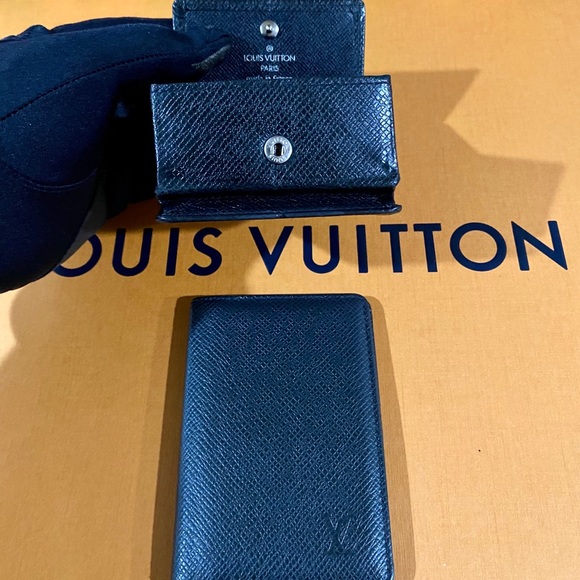 🛑SOLD🛑♠️♣️🖤Authentic Louis Vuitton Taiga Bundle Cases - Picture 2 of 14